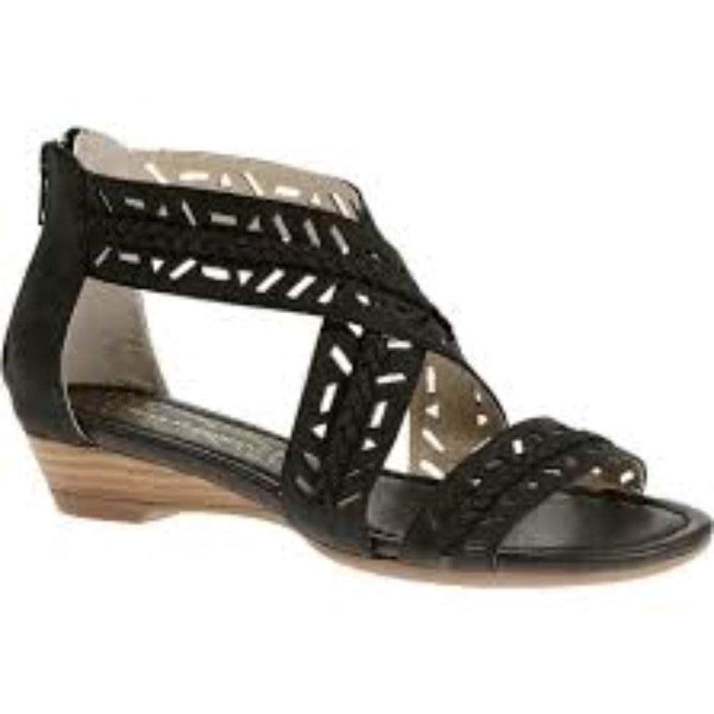 Hush Puppies Panache Ankle Strap Sandal 8 Medium